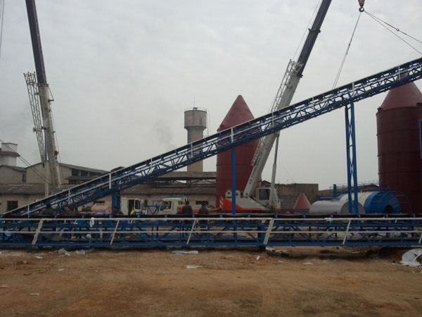 湘鄉(xiāng)鑫龍攪拌場現(xiàn)場吊裝
